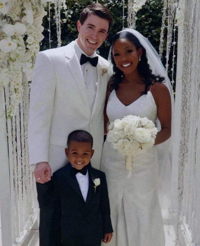 Meine Mutter verleugnete mich, weil ich eine alleinerziehende Mutter geheiratet hatte – sie lachte über mein Leben und brach dann zusammen, als sie es drei Jahre später sah!