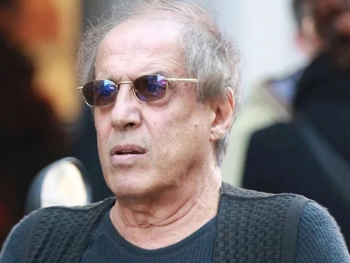 La Vita Segreta di una Celebrità Amata da Milioni Dietro le Mura della Sua Villa: Lo Riconosci?