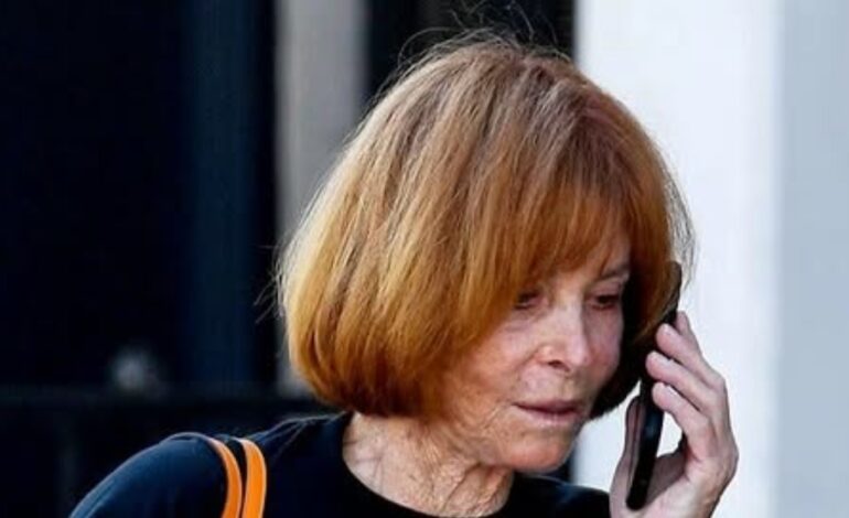 Icona di Hollywood, 82 anni, sorpresa a fare commissioni a Los Angeles, e ancora splendida come sempre! Ma chi è?