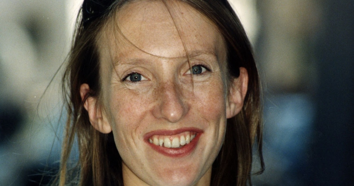 Ha 57 anni, è audace e orgogliosamente se stessa! Ma riesci a indovinare chi è?