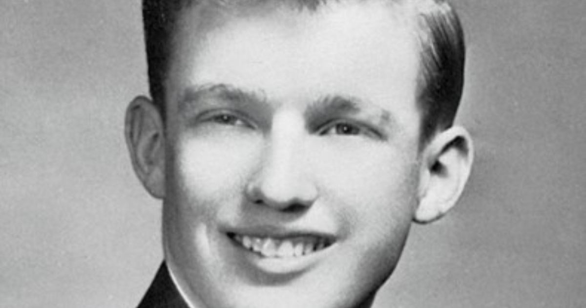 Posso indovinare chi è questo affascinante giovane in uniforme?