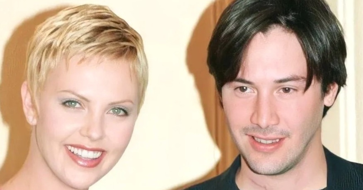 Baci come adolescenti: Reeves, 60 anni, porta la sua fidanzata di 52 anni con i capelli grigi a un appuntamento in caffè!