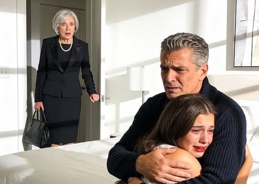 Sono tornata a casa prima del solito e ho trovato mio marito seduto con la fidanzata di mio figlio. E quando lei mi ha sussurrato: «Devo dirti una cosa», ho capito che quella mattina stava per riscrivere tutto quello che pensavo di sapere sulla mia famiglia.