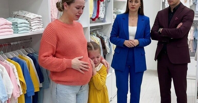 Incinta di sette mesi, stavo portando la mia bambina di cinque anni a fare shopping quando ho visto mio marito e la sua amante che ridevano di me. Lei si è avvicinata, con gli occhi gelidi, prendendomi in giro mentre mia figlia mi teneva forte la mano.
