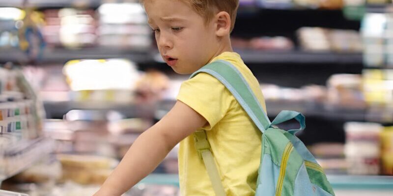 Nove mesi dopo la scomparsa di un bambino di sei anni, il padre lo vide per caso in un normale supermercato: ma ciò che venne scoperto dopo gettò tutti nell’orrore.