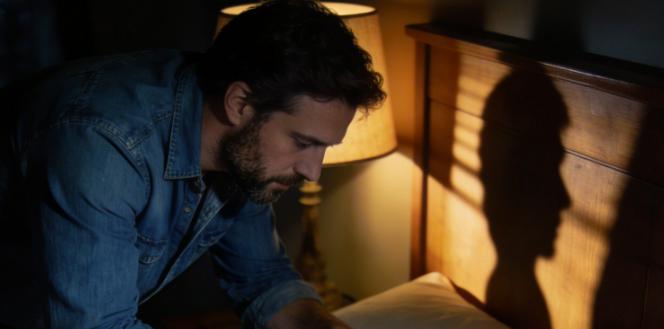 «Papà, chi è quell’uomo che tocca sempre il corpo della mamma con un panno rosso ogni volta che tu dormi?»