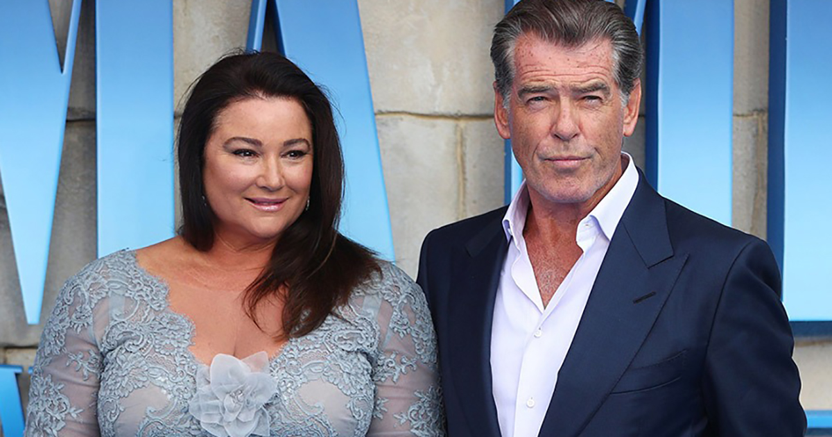 “Per me, lei è perfetta.” Paparazzi immortalano la moglie di Pierce Brosnan, 100 kg, in un body durante le vacanze
