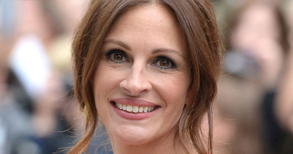 Non è più la bellezza di una volta? I paparazzi sorprendono Julia Roberts, 56 anni, in vacanza con un body rosa acceso