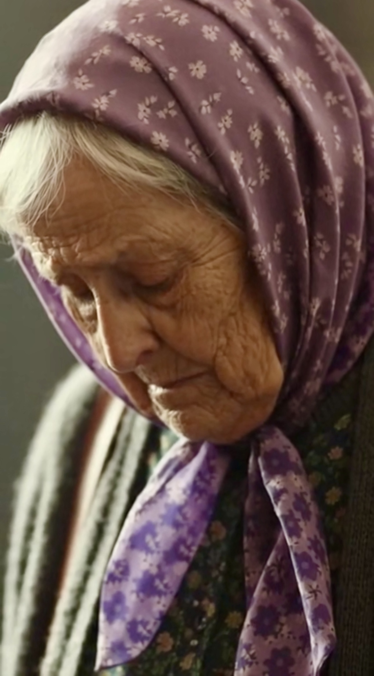 Il Valore della Dignità: Una Storia di Umanità in una Bottega di Scarpe