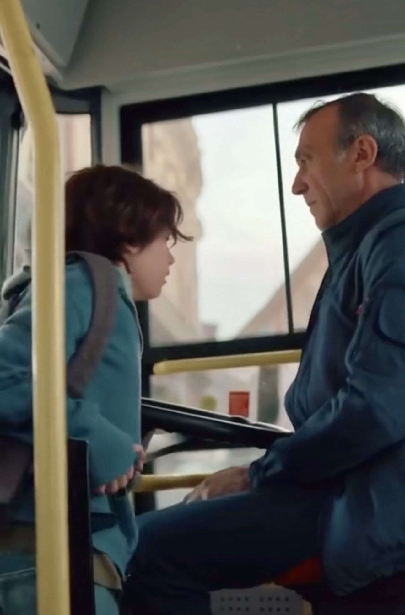 Un Viaggio Verso la Speranza: Il Gesto di un Autista che ha Commosso il Web