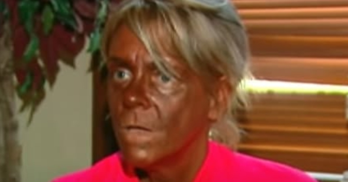La “mamma ossessionata dall’abbronzatura” sorprende tutti con il suo nuovo look! Ma com’è diventata oggi?