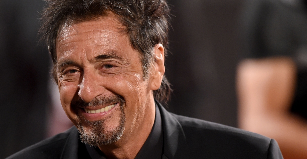 La giovane amante di Al Pacino è apparsa in pubblico per la prima volta con il loro figlio di un anno: «Il bambino somiglia moltissimo all’attore»