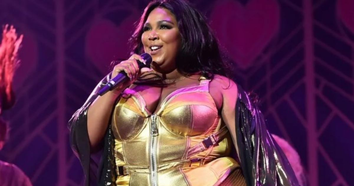 La cantante Lizzo ha perso metà del suo peso ed è pronta a tornare sul palco: com’è oggi?