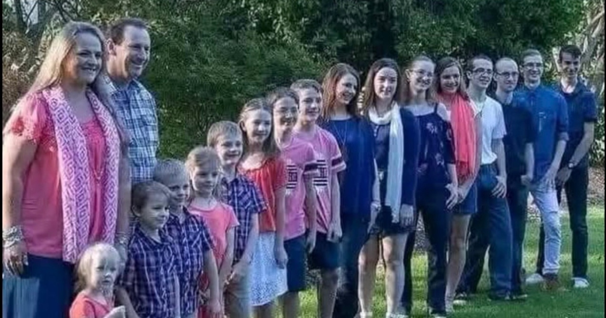La famiglia più numerosa d’Australia: 30 anni d’amore e 16 figli insieme!