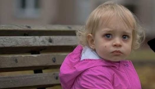 Scioccante: una bambina è stata trovata sola nel parco e ciò che è successo dopo ha scioccato tutti!